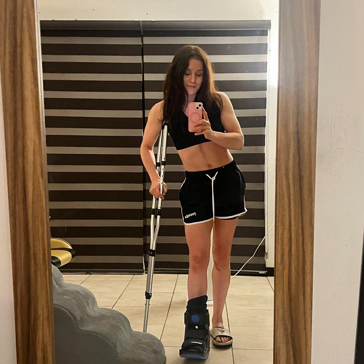 Alexa-Grasso-LEG.jpg